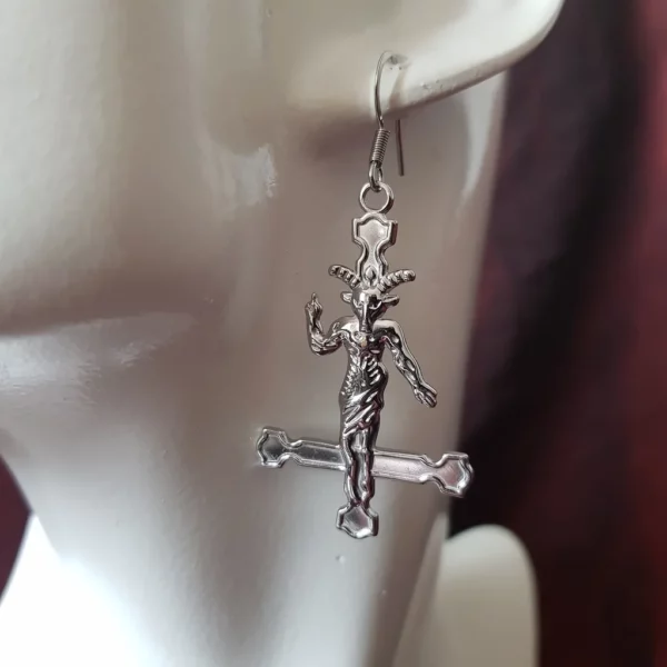 Boucles d'oreilles Baphomet sur croix satanique