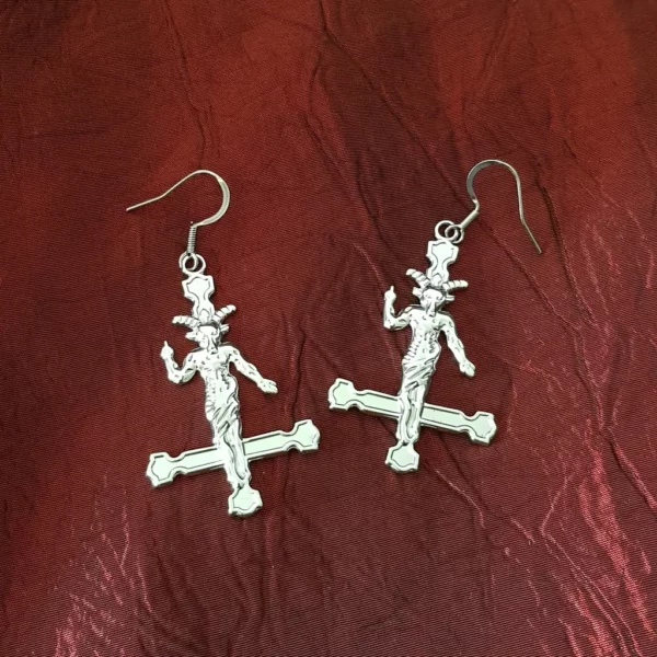 Boucles d'oreilles Baphomet sur croix satanique, en acier inoxydable.