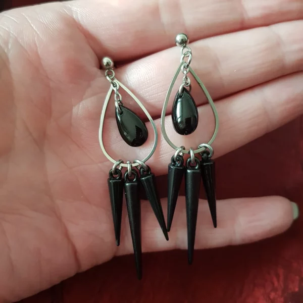 Boucles d'oreilles pique spike noire – Image 4