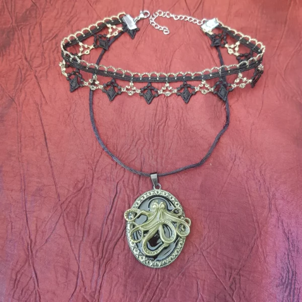 Collier steampunk en dentelle avec pendentif – Image 4