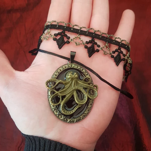 Collier steampunk en dentelle avec pendentif – Image 2