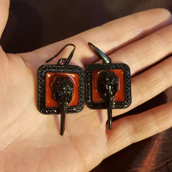 Boucles d'oreilles crâne de corbeau noir – Image 2