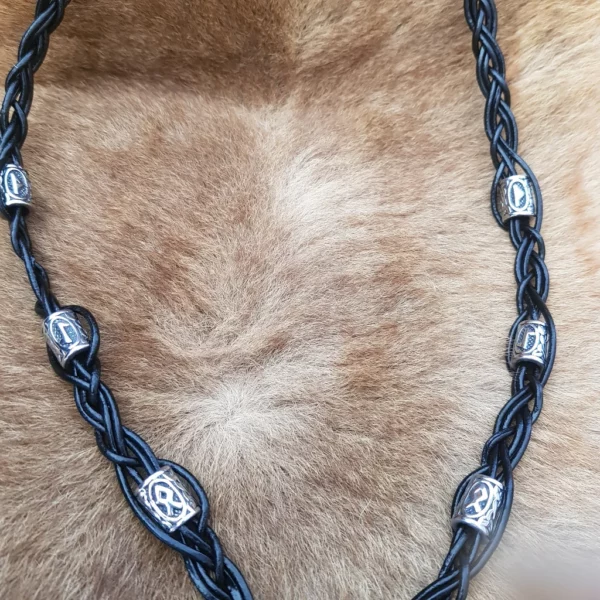Collier en cuir tressé runes viking et Mjöllnir – Image 5