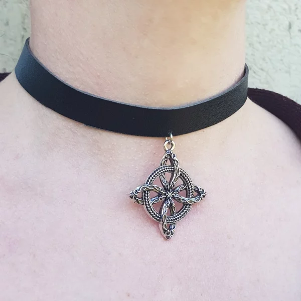 Collier noeud celtique en cuir vegan noir – Image 3
