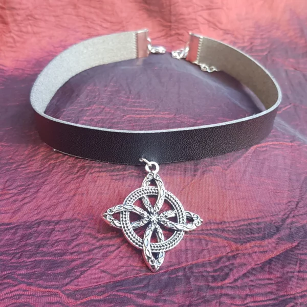 Collier noeud celtique en cuir vegan noir – Image 2