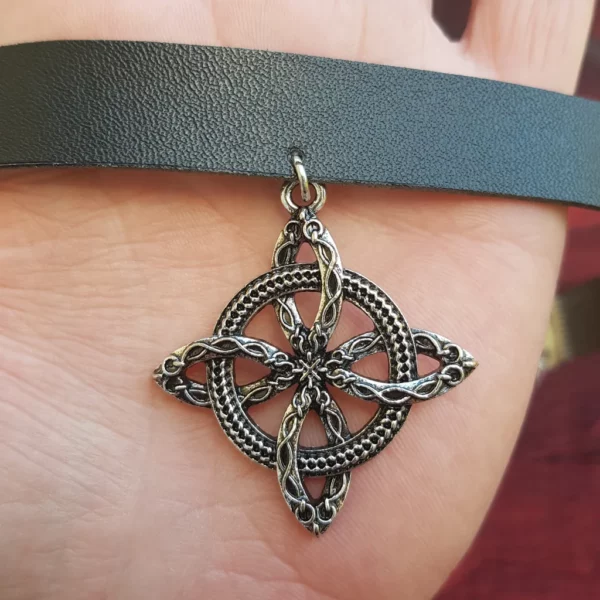 Collier noeud celtique en cuir vegan noir – Image 4