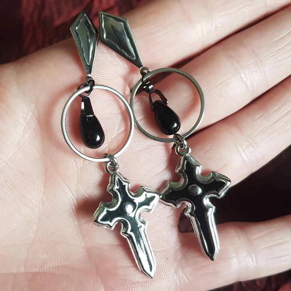 Boucles d'oreilles croix gothique en acier
