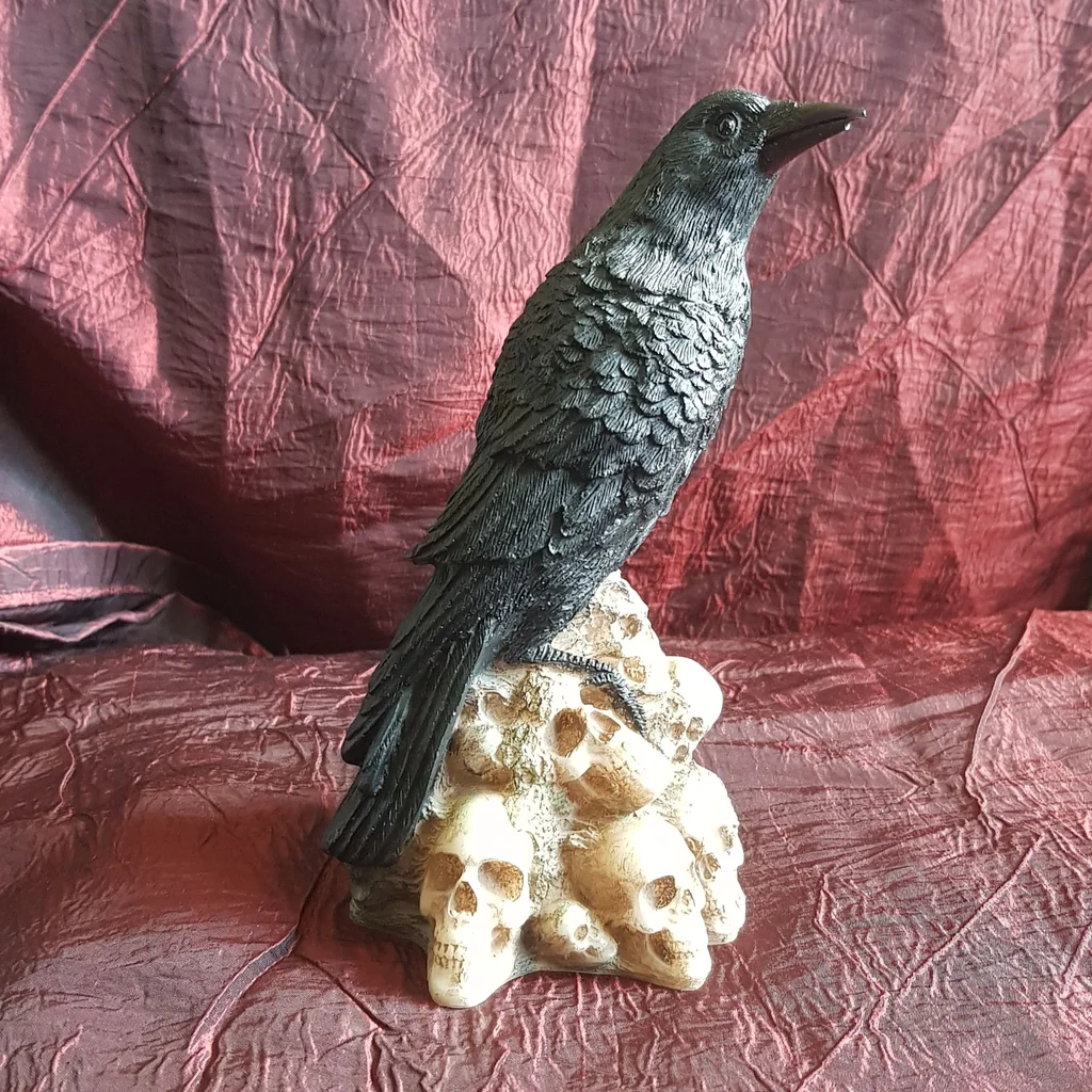 Statuette gothique le corbeau du cimetierre