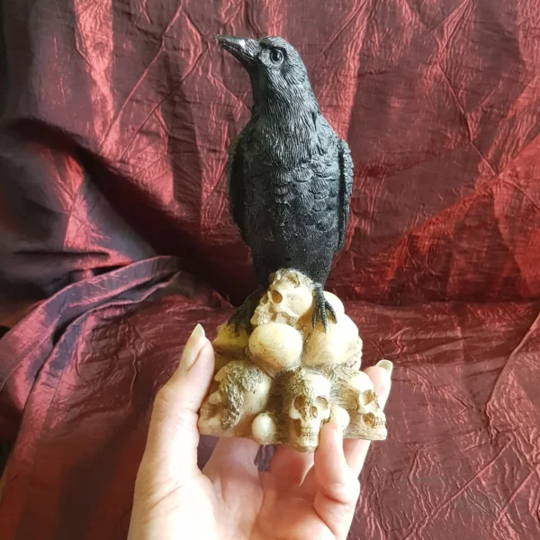 Statuette gothique le corbeau du cimetierre