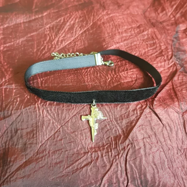 Collier ras de cou fin croix et sa rose – Image 4
