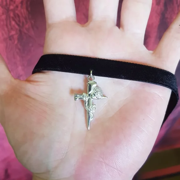 Collier ras de cou fin croix et sa rose – Image 2