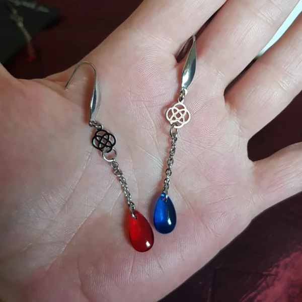 Boucles d'oreilles celtique avec perles rouge ou bleu – Image 5
