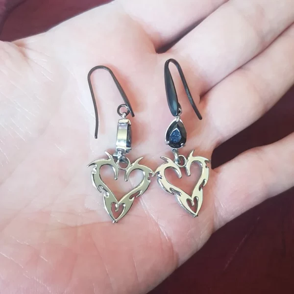 Boucles d'oreilles coeur gothique – Image 3