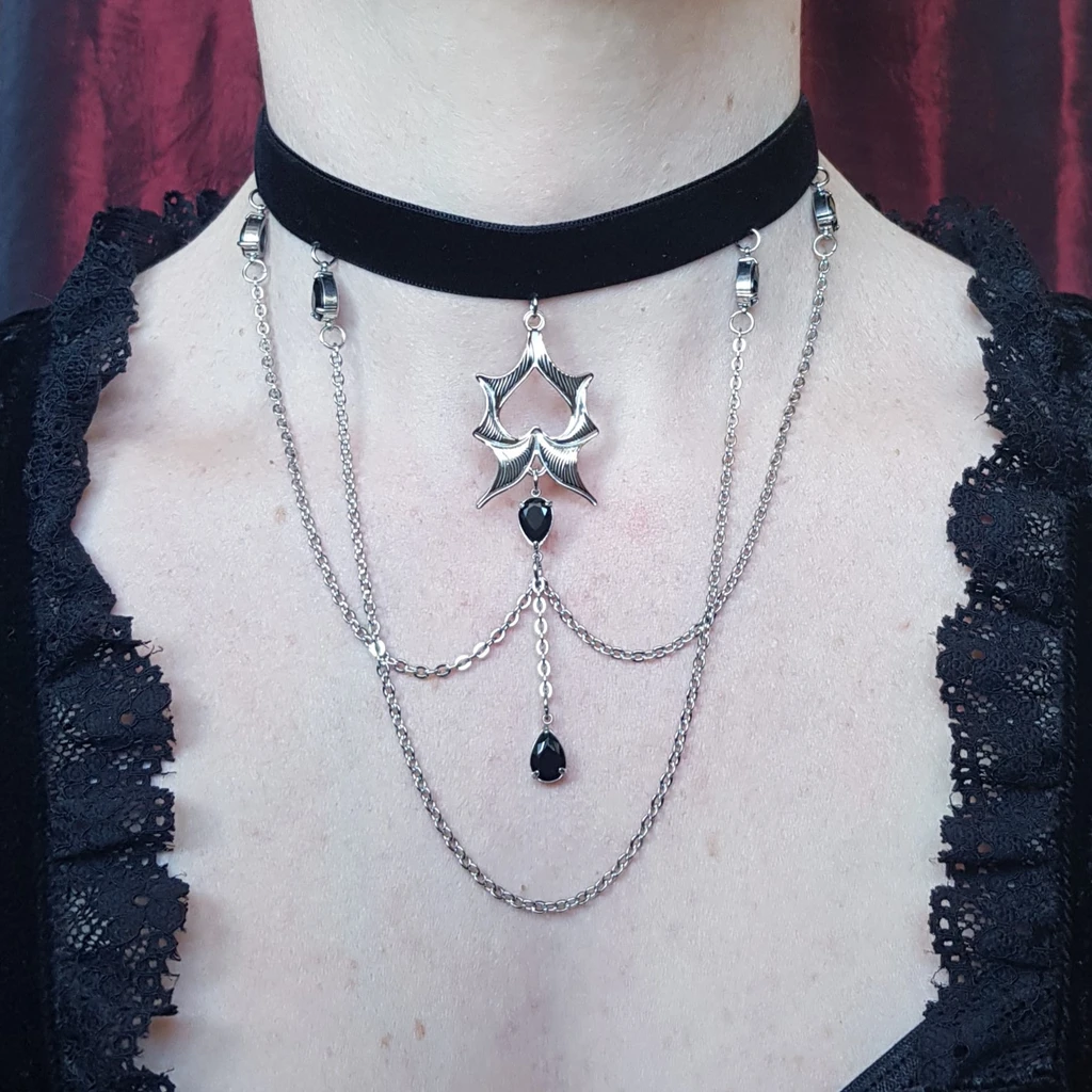 Collier chauve souris gothique en acier – Image 2