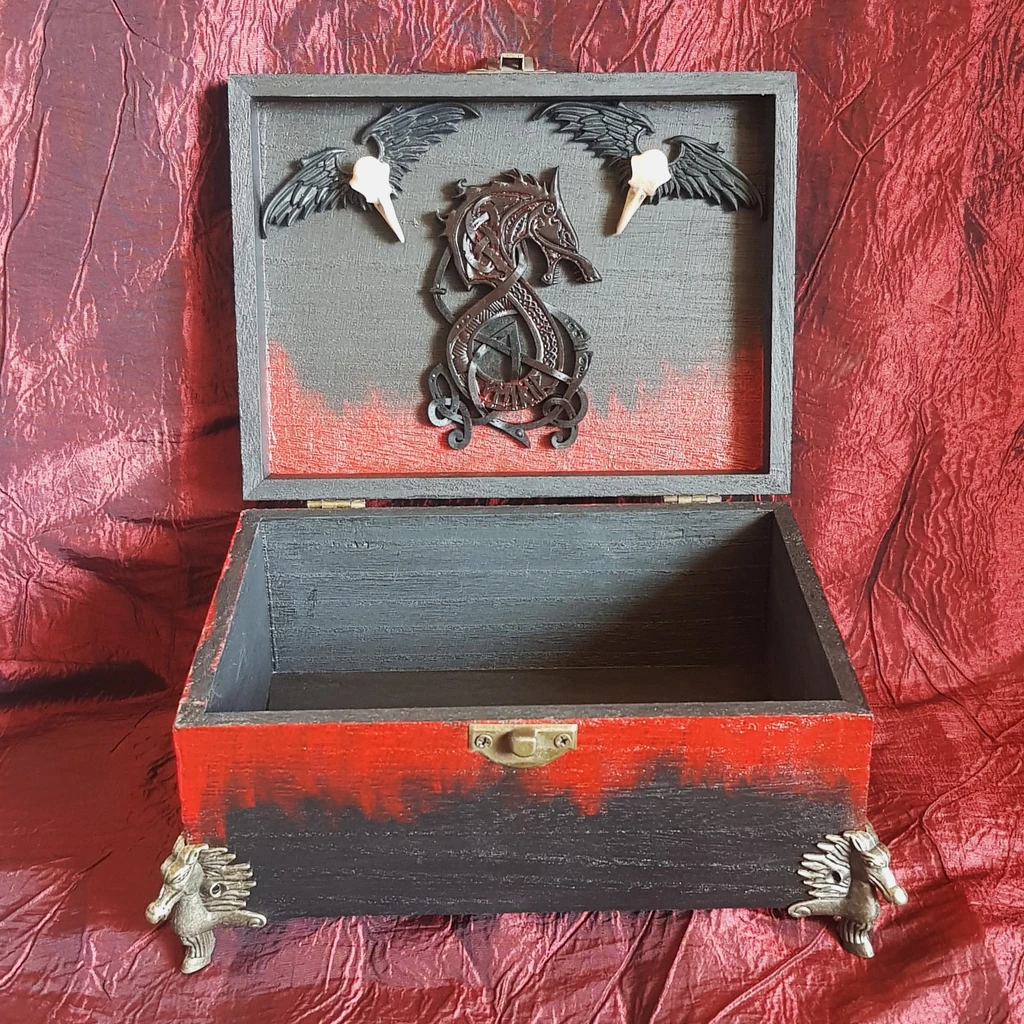 Boîte en bois décorée "Fenrir" – Image 2