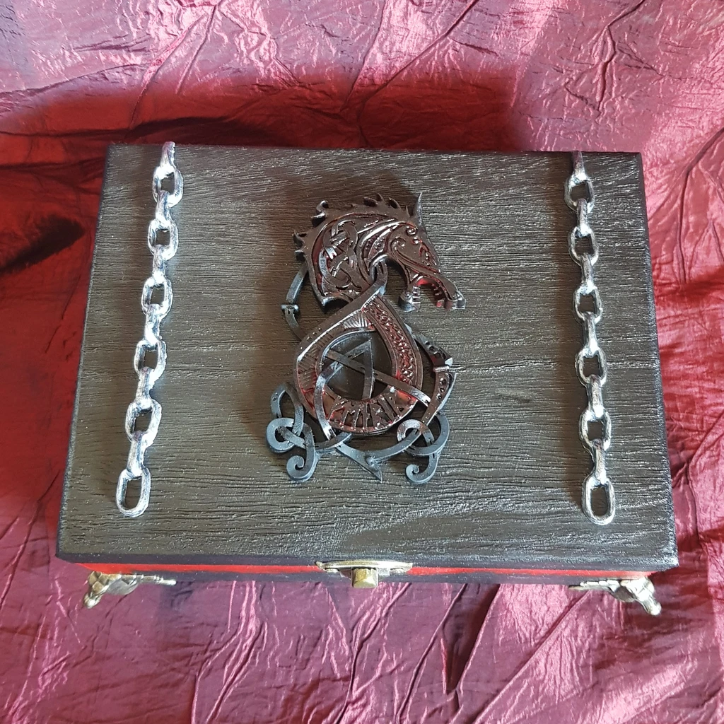 Boîte en bois décorée "Fenrir" – Image 3