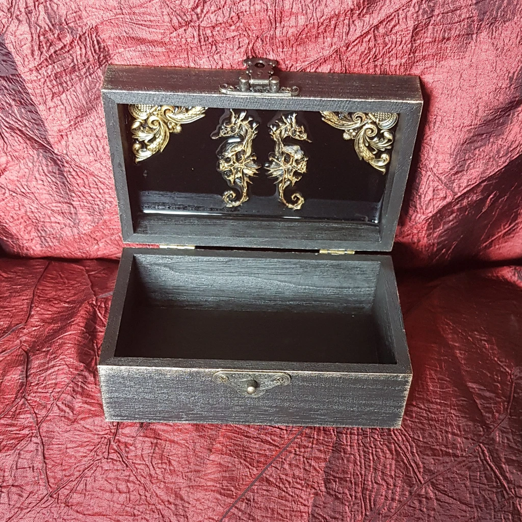 Boîte en bois décorée Kraken – Image 4