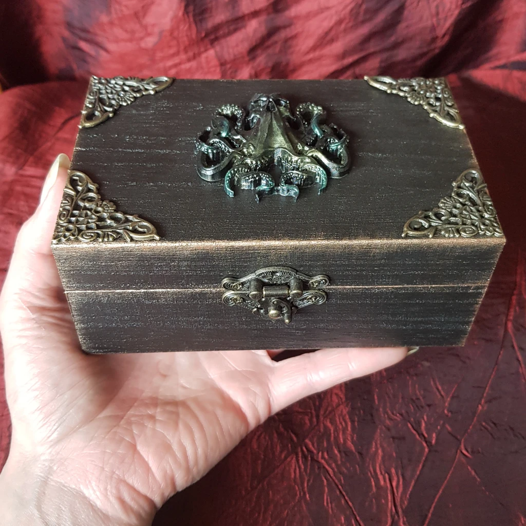 Boîte en bois décorée Kraken – Image 2