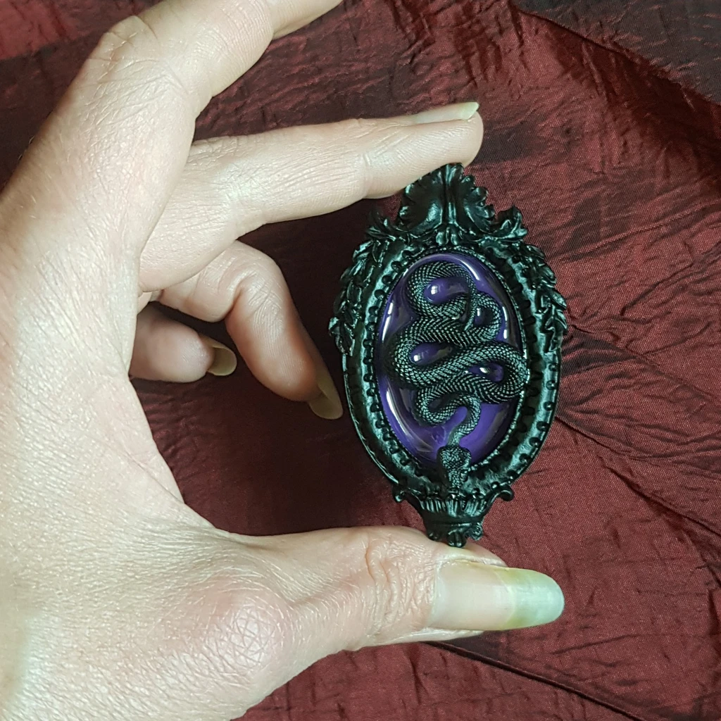 Broche camé gothique serpent – Image 2