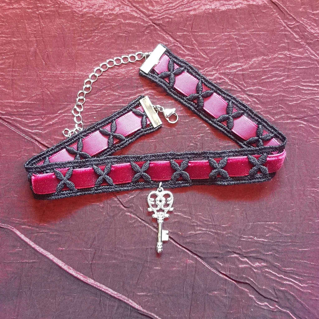 Collier tour de cou baroque clef des secrets – Image 3